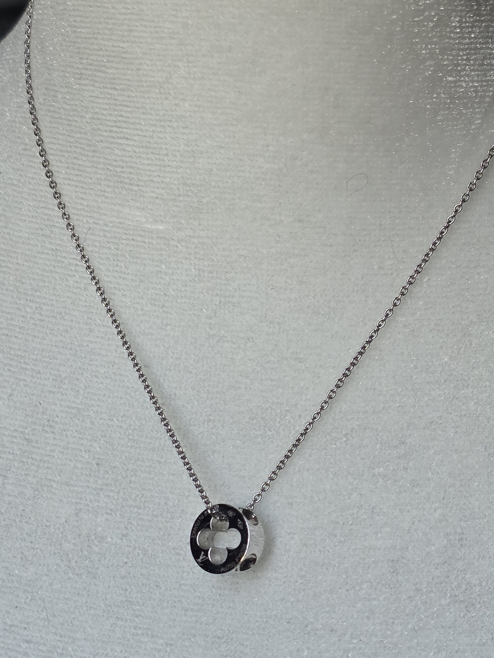 Louis Vuitton Silver Monogram Clover Pendant Necklace - Picture 10 of 10